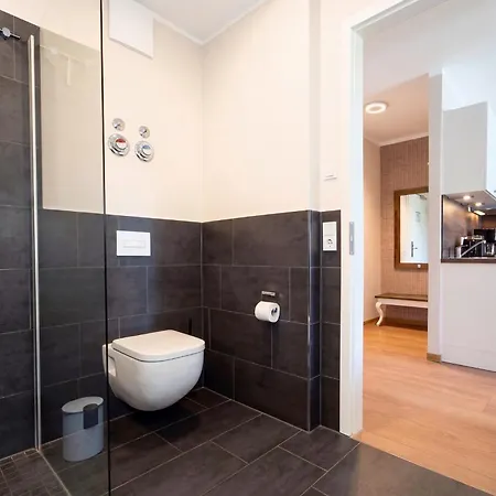 Baltischer Hof 37 *